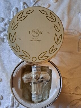 Lenox Ivory Porcelain Cross with Gold Accents
